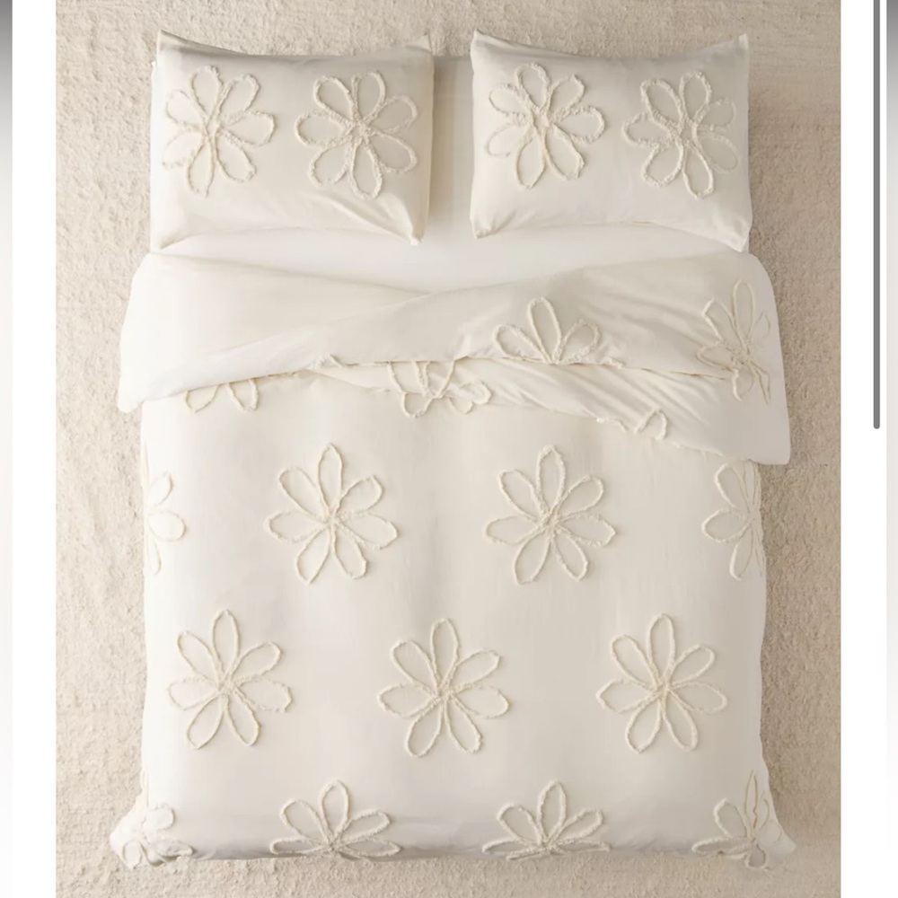 Urban Outfitters Daisy Tufted Duvet & Sham set